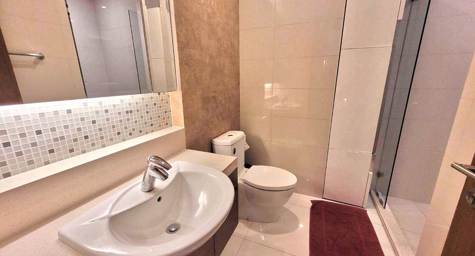 For rent 3 bedrooms condo in Khlong Toei, Bangkok