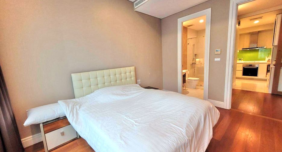 For rent 3 bedrooms condo in Khlong Toei, Bangkok