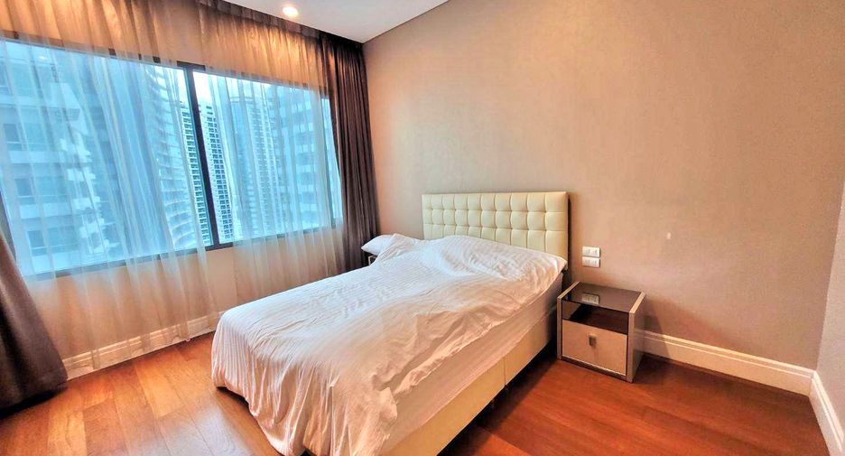 For rent 3 bedrooms condo in Khlong Toei, Bangkok