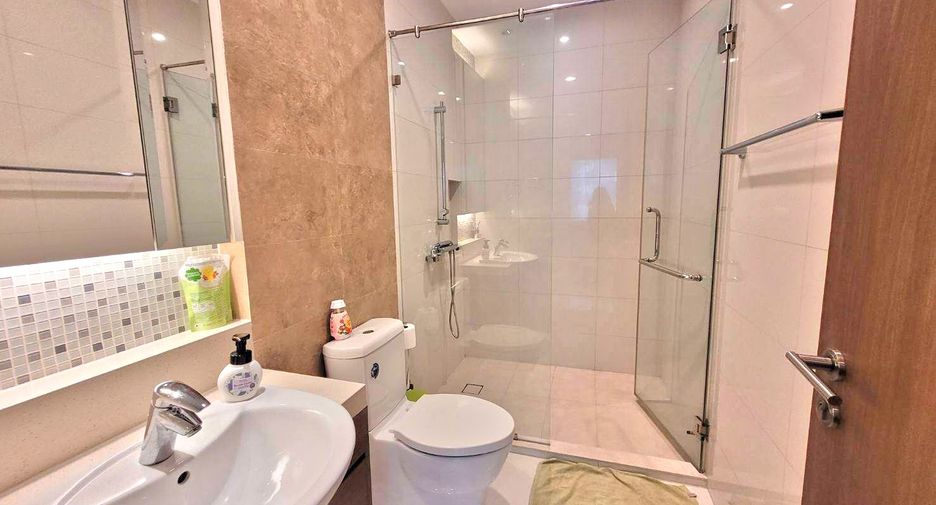 For rent 3 bedrooms condo in Khlong Toei, Bangkok
