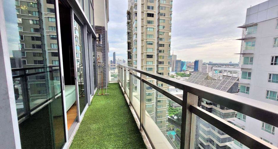 For rent 3 bedrooms condo in Khlong Toei, Bangkok