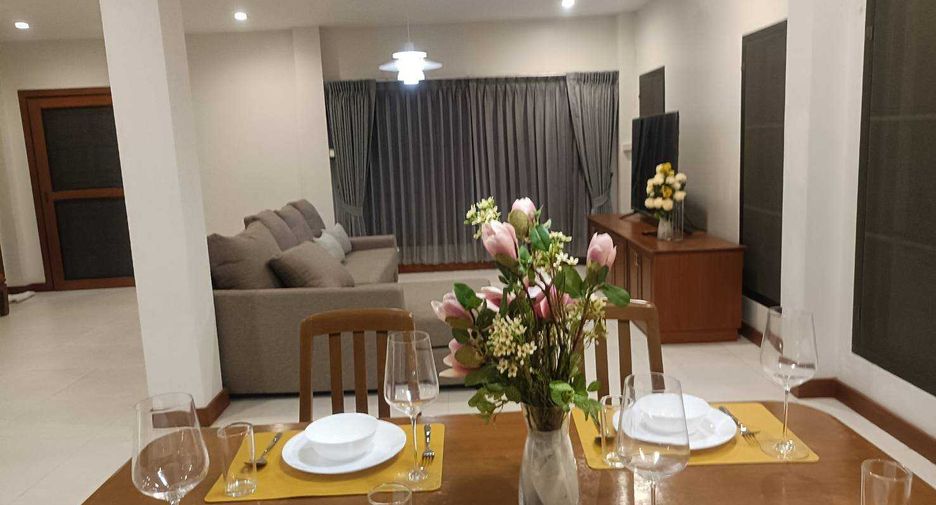 Haus zur Miete mit 4 Zimmer in Watthana, Bangkok