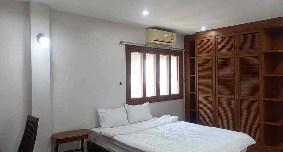 Haus zur Miete mit 4 Zimmer in Watthana, Bangkok