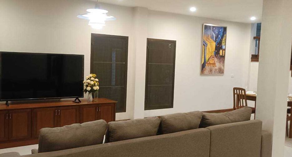 Haus zur Miete mit 4 Zimmer in Watthana, Bangkok