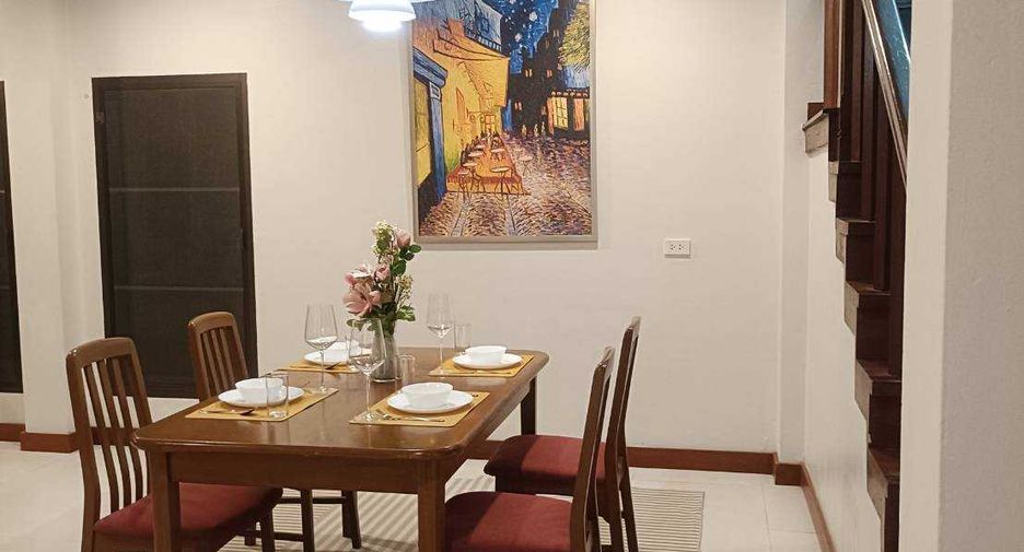 Haus zur Miete mit 4 Zimmer in Watthana, Bangkok