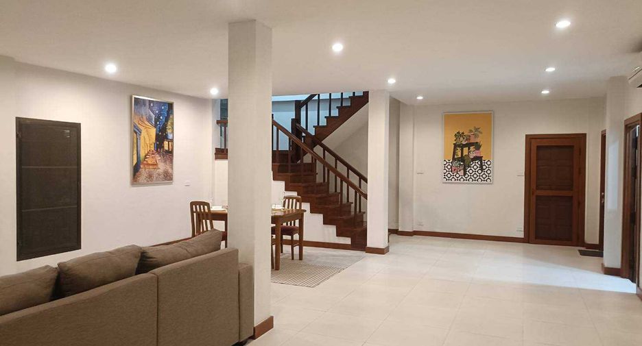 Haus zur Miete mit 4 Zimmer in Watthana, Bangkok