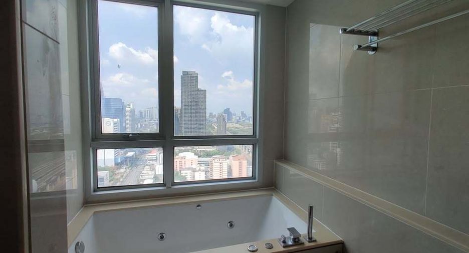 For rent 2 bedrooms condo in Watthana, Bangkok
