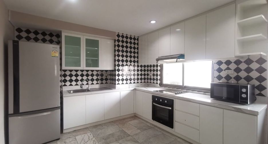 Wohnung zur Miete mit 3 Zimmer in Watthana, Bangkok