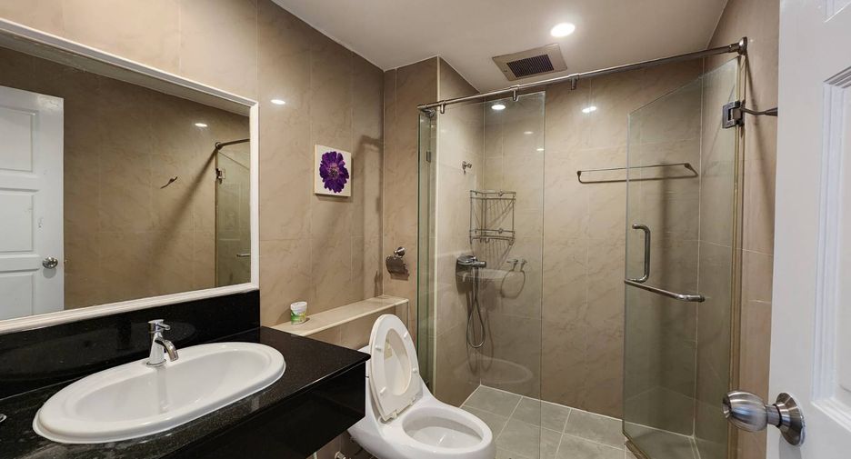 For rent 2 bedrooms condo in Watthana, Bangkok