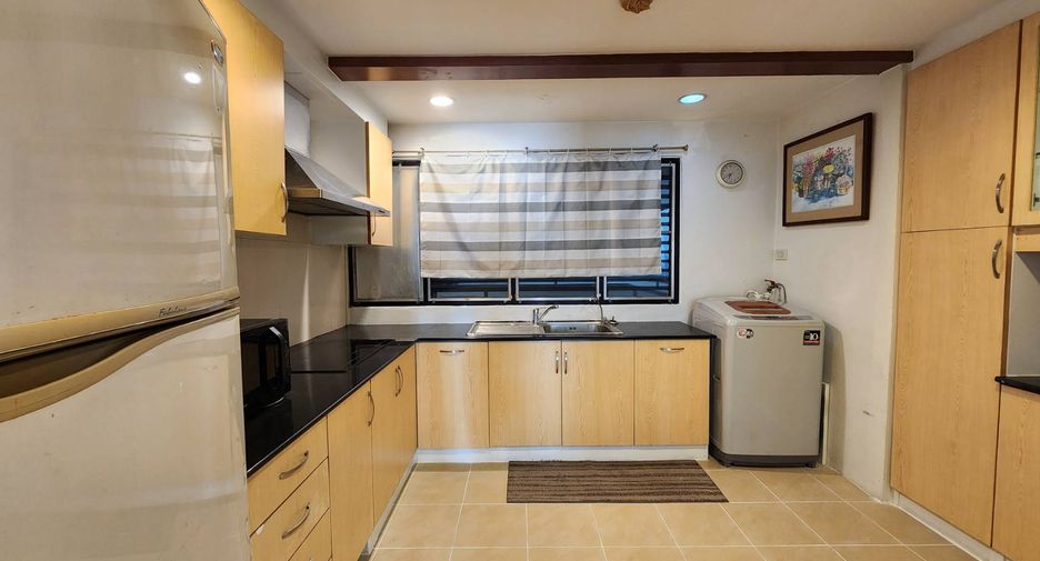 For rent 2 bedrooms condo in Watthana, Bangkok