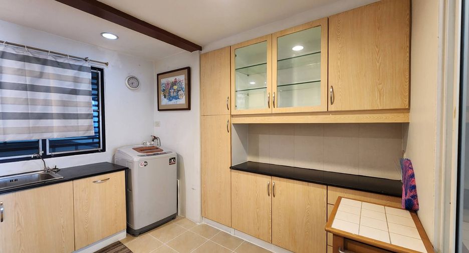 For rent 2 bedrooms condo in Watthana, Bangkok