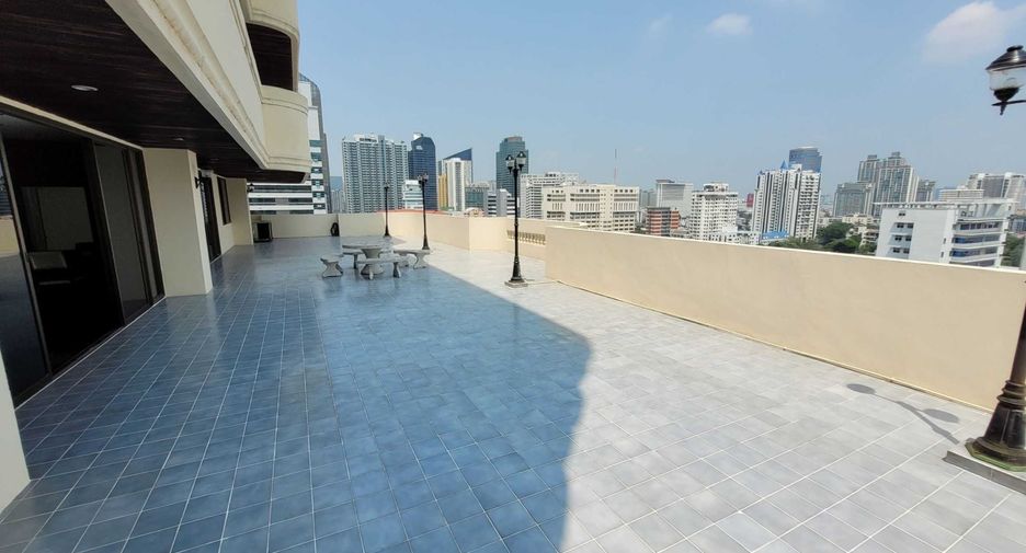 À louer 4 chambres condo à Watthana, Bangkok