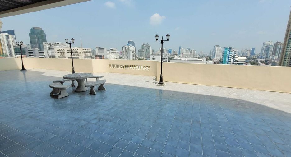 À louer 4 chambres condo à Watthana, Bangkok