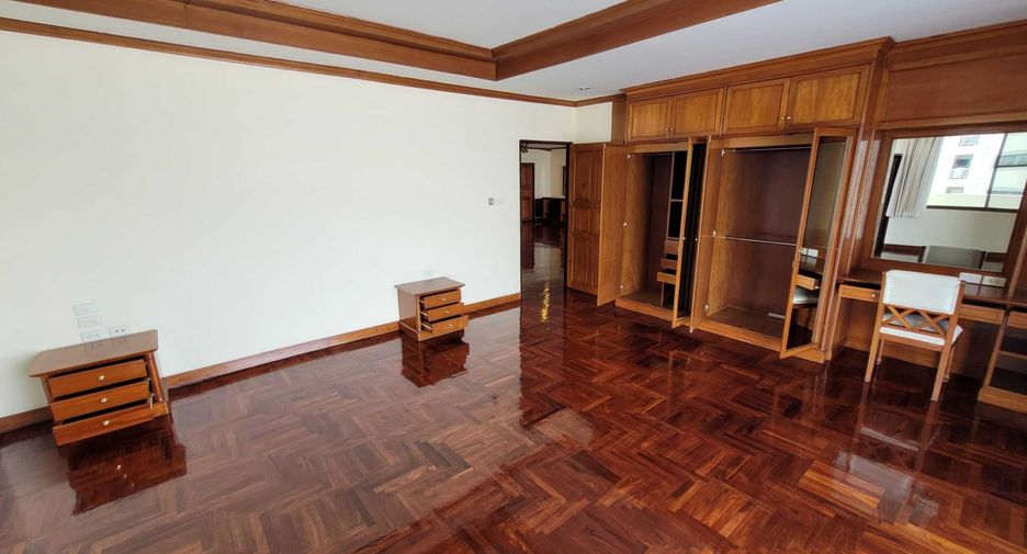 À louer 4 chambres condo à Watthana, Bangkok