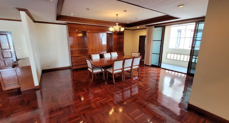 À louer 4 chambres condo à Watthana, Bangkok