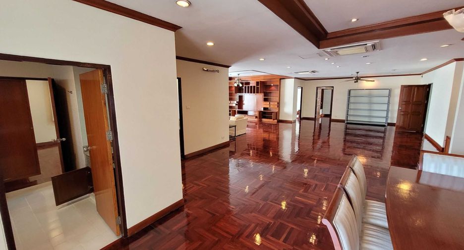 À louer 4 chambres condo à Watthana, Bangkok