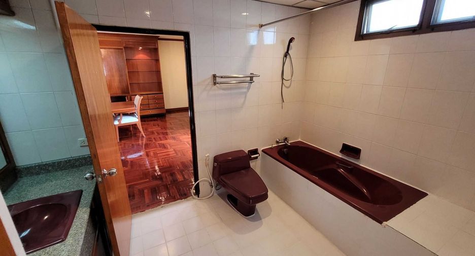 À louer 4 chambres condo à Watthana, Bangkok