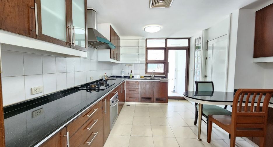 For rent 3 bedrooms condo in Khlong Toei, Bangkok