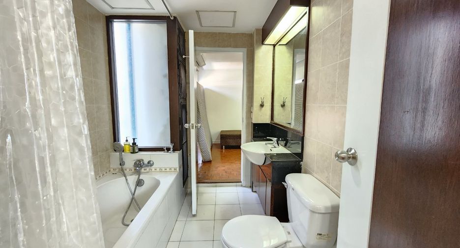 For rent 3 bedrooms condo in Khlong Toei, Bangkok