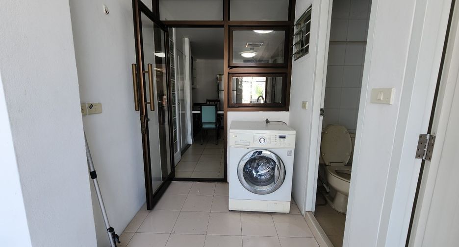 For rent 3 bedrooms condo in Khlong Toei, Bangkok