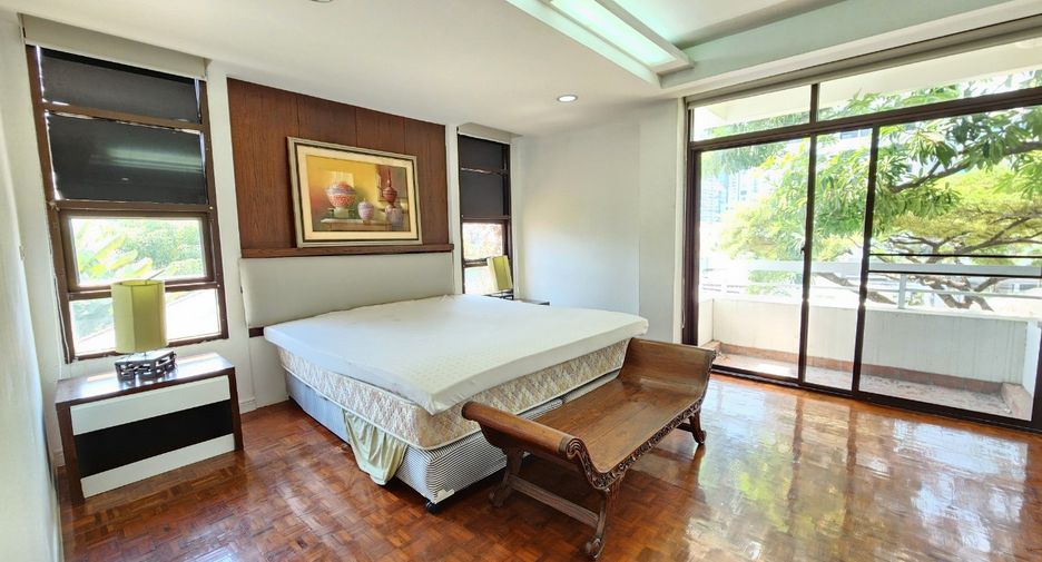 For rent 3 bedrooms condo in Khlong Toei, Bangkok