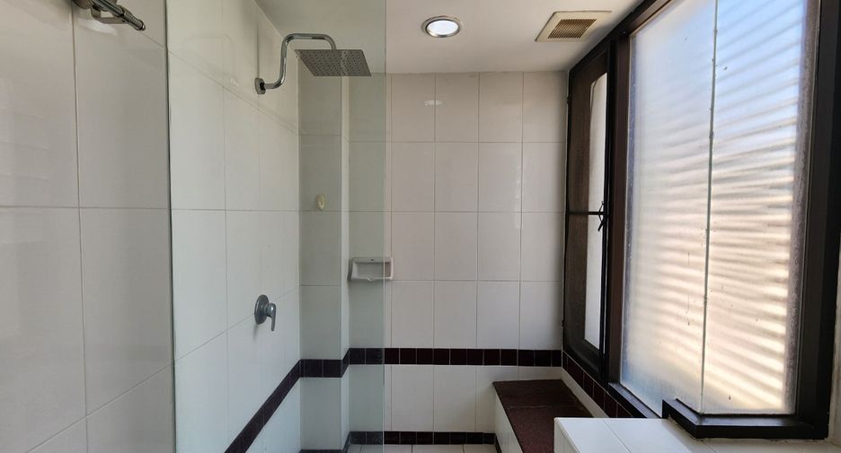 For rent 3 bedrooms condo in Khlong Toei, Bangkok