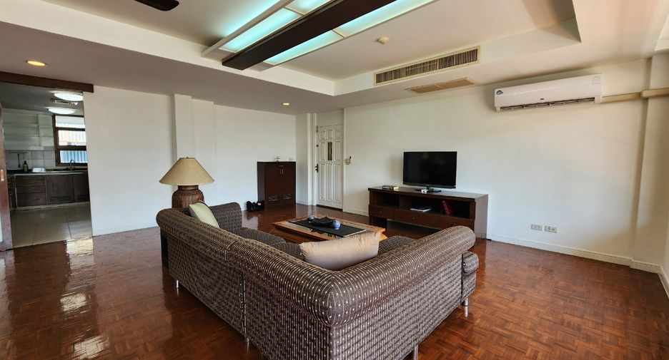 For rent 3 bedrooms condo in Khlong Toei, Bangkok