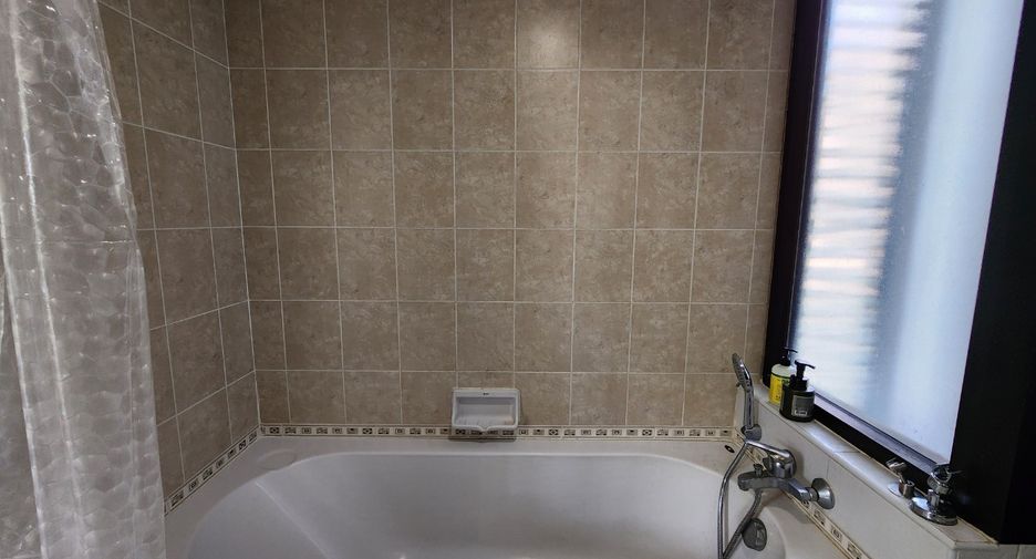 For rent 3 bedrooms condo in Khlong Toei, Bangkok