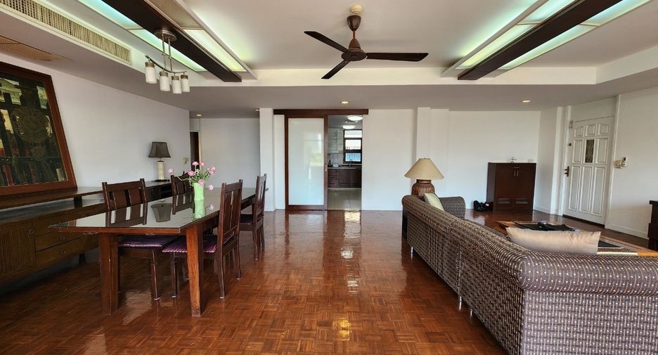 For rent 3 bedrooms condo in Khlong Toei, Bangkok
