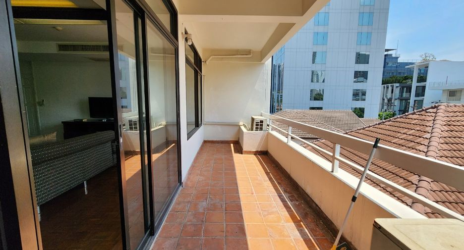 For rent 3 bedrooms condo in Khlong Toei, Bangkok