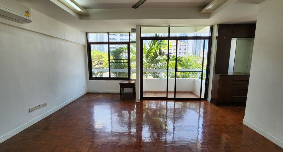 For rent 3 bedrooms condo in Khlong Toei, Bangkok