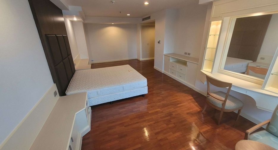 À louer 3 chambres condo à Khlong Toei, Bangkok