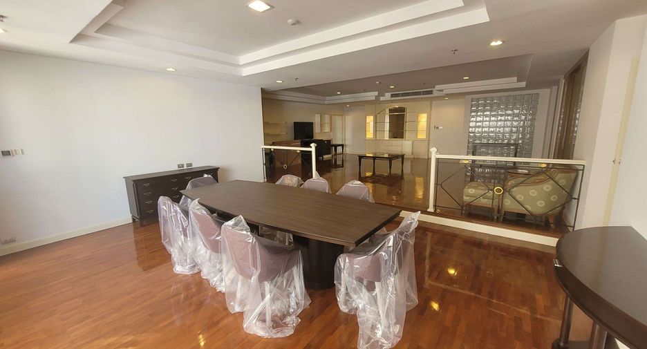 À louer 3 chambres condo à Khlong Toei, Bangkok