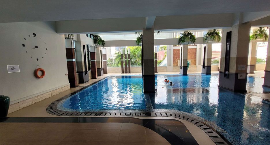 À louer 3 chambres condo à Khlong Toei, Bangkok