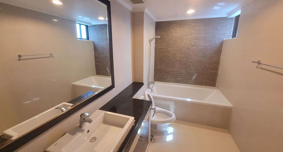 À louer 3 chambres condo à Khlong Toei, Bangkok