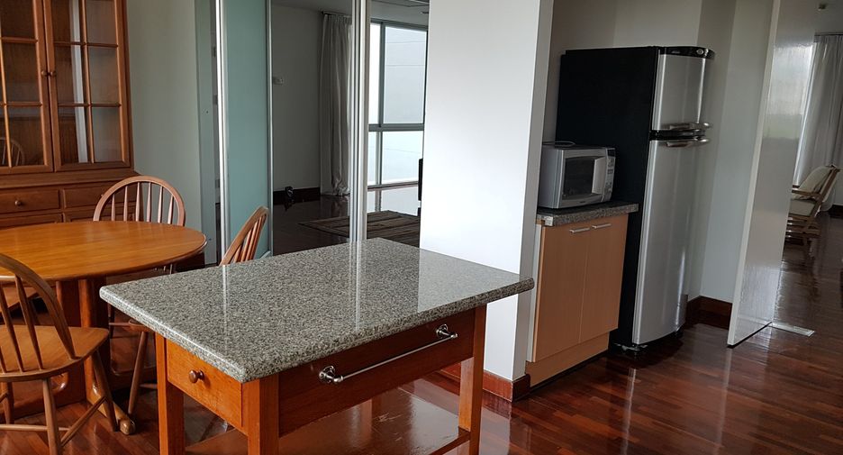 For rent 3 bedrooms condo in Sathon, Bangkok