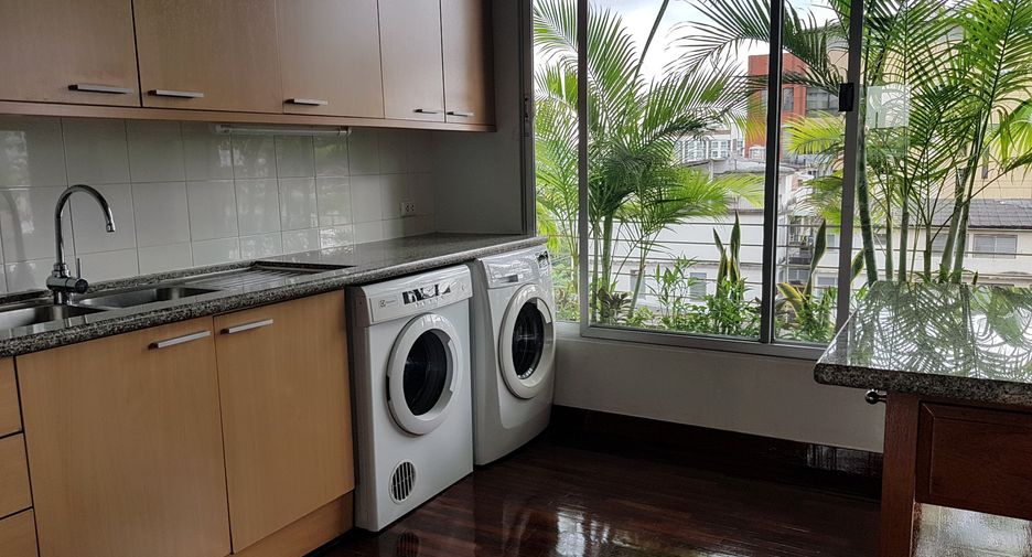 For rent 3 bedrooms condo in Sathon, Bangkok