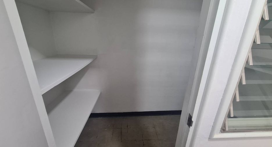 For rent 3 ベッドルーム condo in Watthana, Bangkok