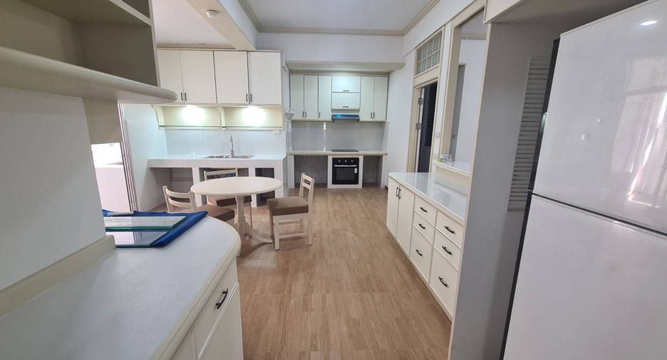 For rent 3 ベッドルーム condo in Watthana, Bangkok