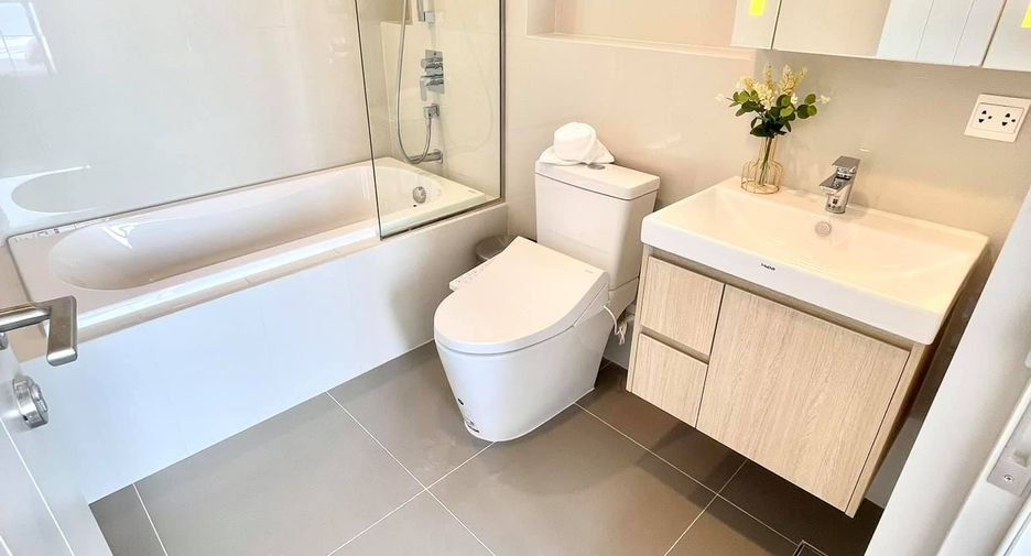 For rent 2 bedrooms condo in Khlong Toei, Bangkok