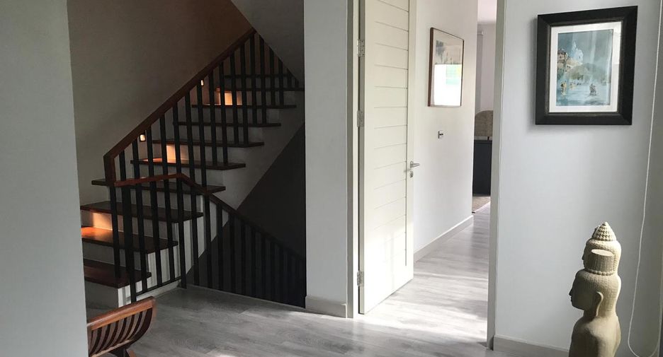 Reihenhaus zur Miete mit 3 Zimmer in Khlong Toei, Bangkok