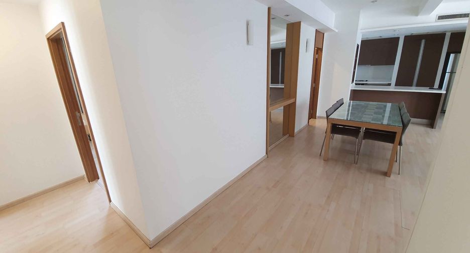 Condo en alquiler de 3 habitaciones en Khlong Toei, Bangkok