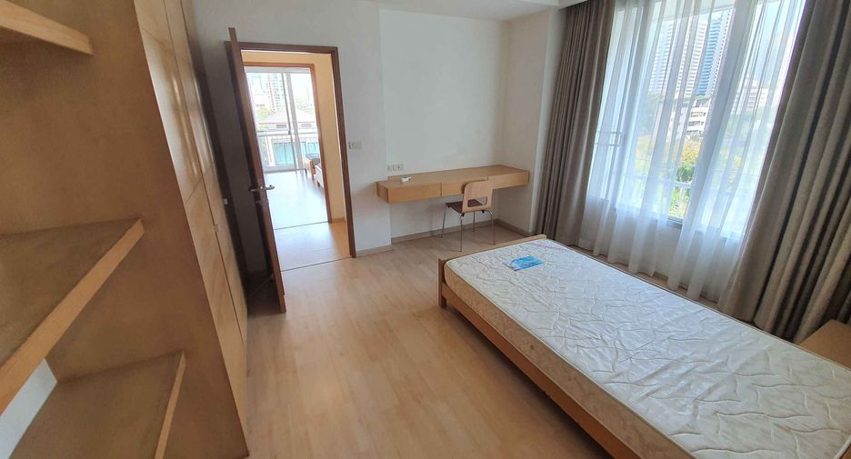 Condo en alquiler de 3 habitaciones en Khlong Toei, Bangkok