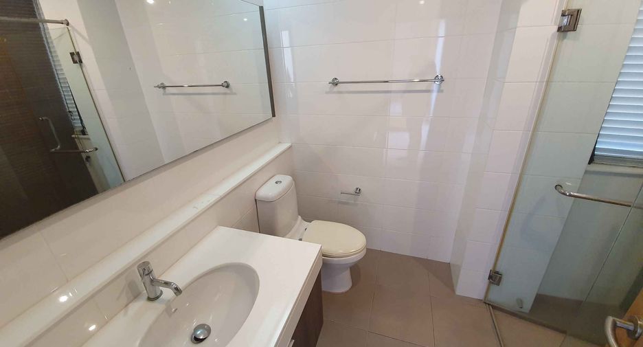 Condo en alquiler de 3 habitaciones en Khlong Toei, Bangkok