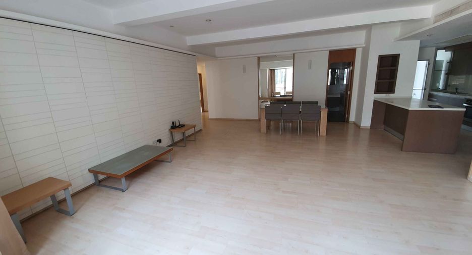 Condo en alquiler de 3 habitaciones en Khlong Toei, Bangkok