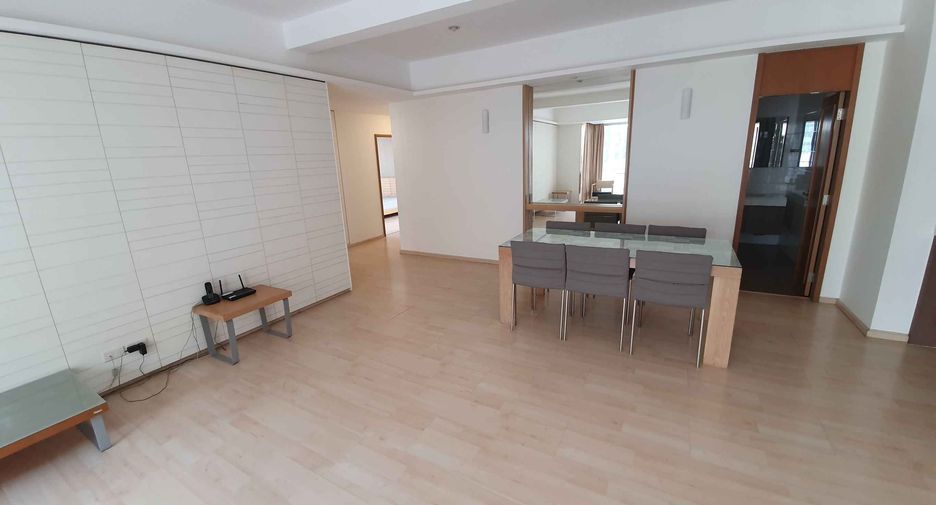 Condo en alquiler de 3 habitaciones en Khlong Toei, Bangkok