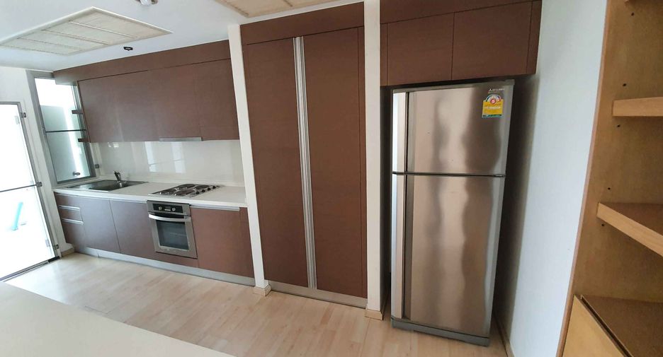 Condo en alquiler de 3 habitaciones en Khlong Toei, Bangkok