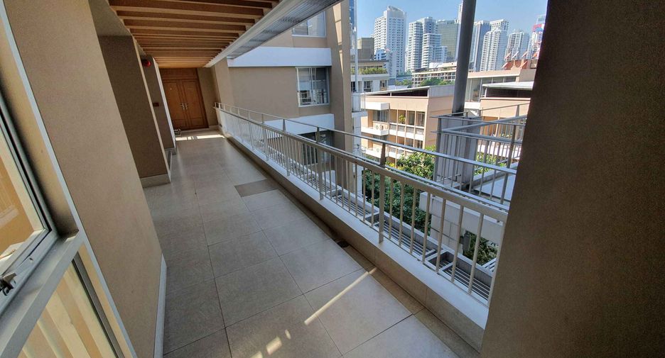 Condo en alquiler de 3 habitaciones en Khlong Toei, Bangkok