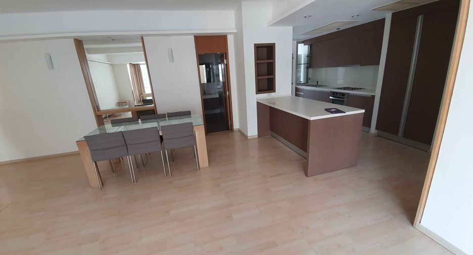 Condo en alquiler de 3 habitaciones en Khlong Toei, Bangkok