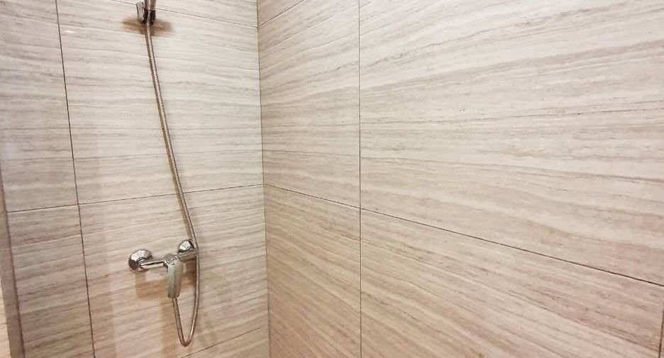For rent 2 bedrooms condo in Pathum Wan, Bangkok